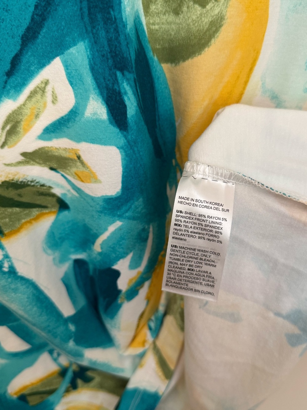 Chico’s Watercolor Abstract Top 3/4 Sleeve Women’s Size 2 US Large Blue Yellow - Picture 6 of 6
